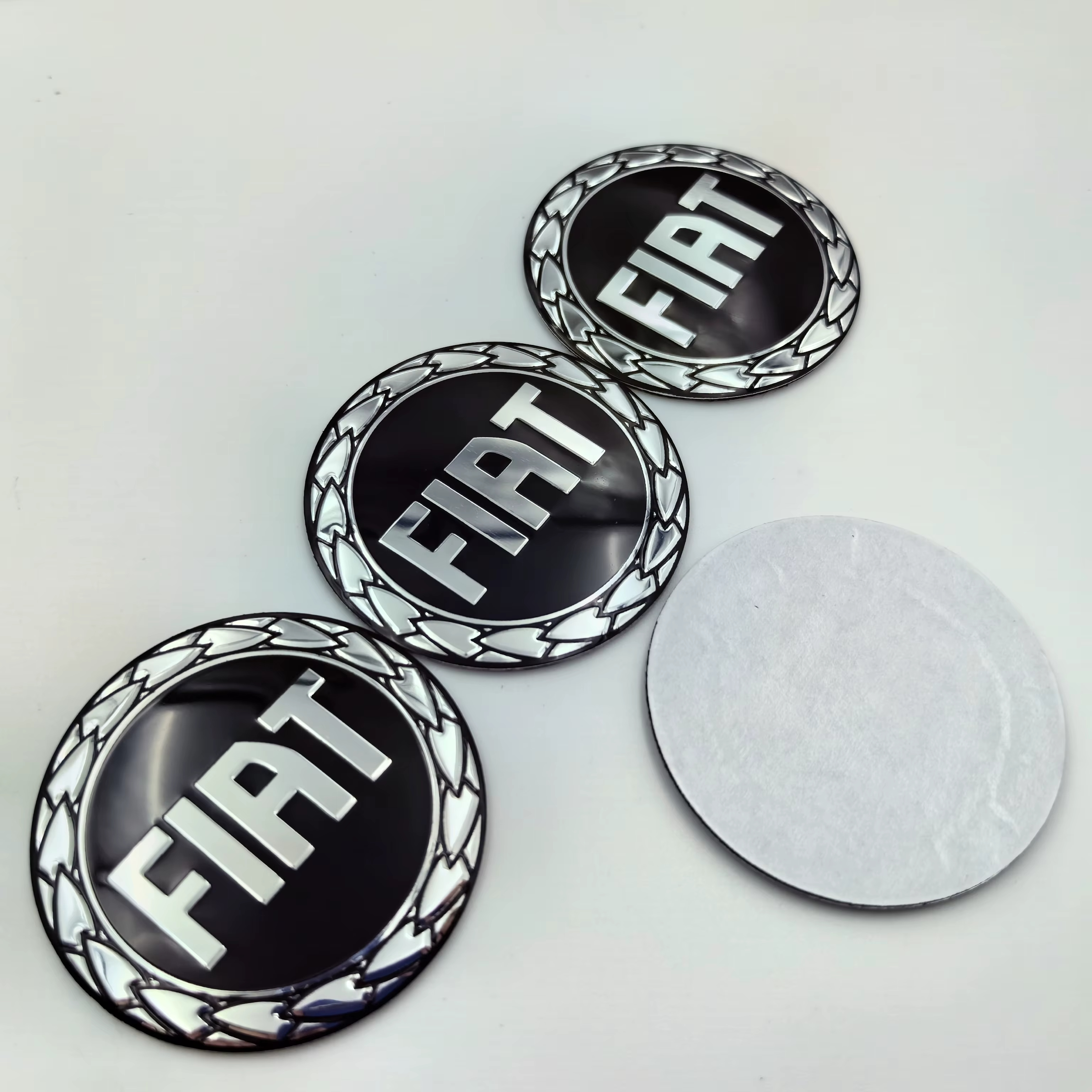 Fiat nálepky kol znaky 56mm